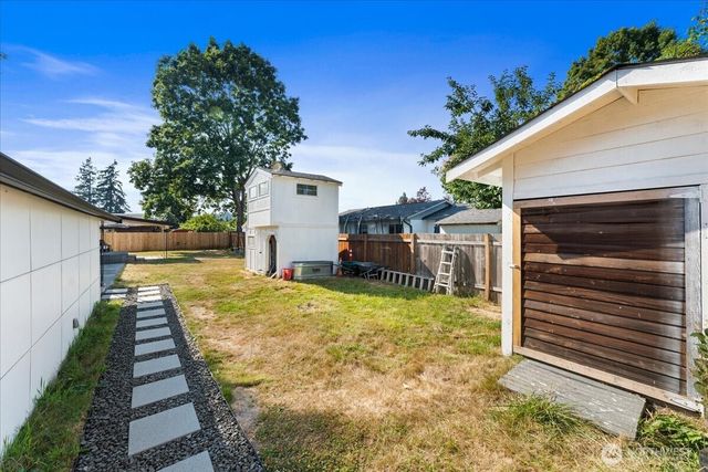 409 3rd Avenue SE, Pacific, WA 98047
