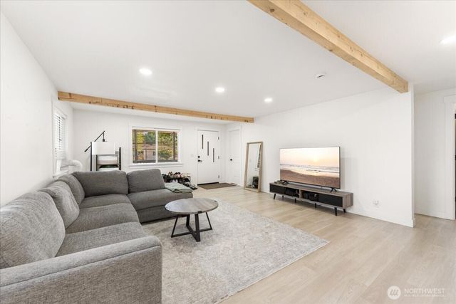 409 3rd Avenue SE, Pacific, WA 98047