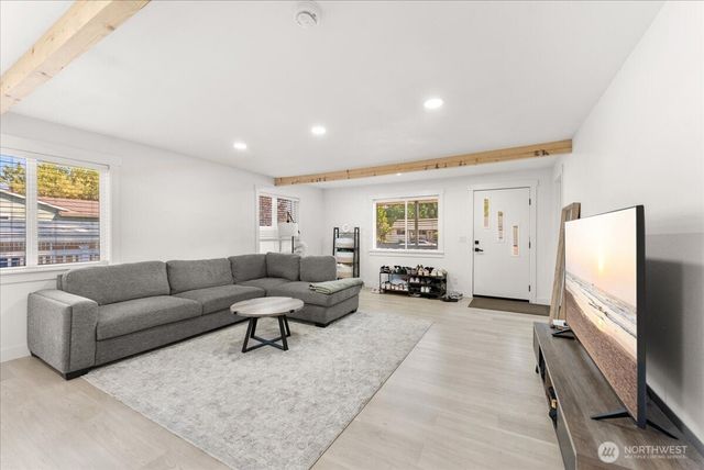 409 3rd Avenue SE, Pacific, WA 98047