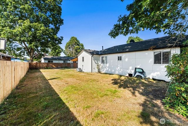 409 3rd Avenue SE, Pacific, WA 98047