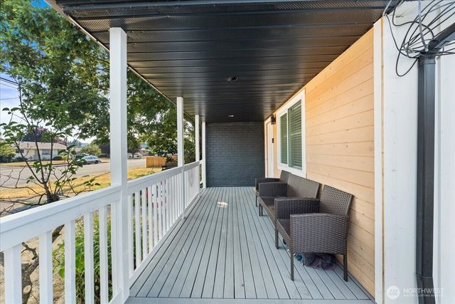 409 3rd Avenue SE, Pacific, WA 98047
