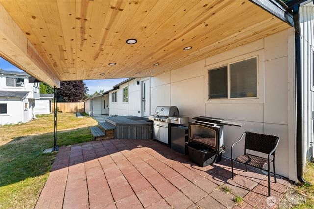 409 3rd Avenue SE, Pacific, WA 98047