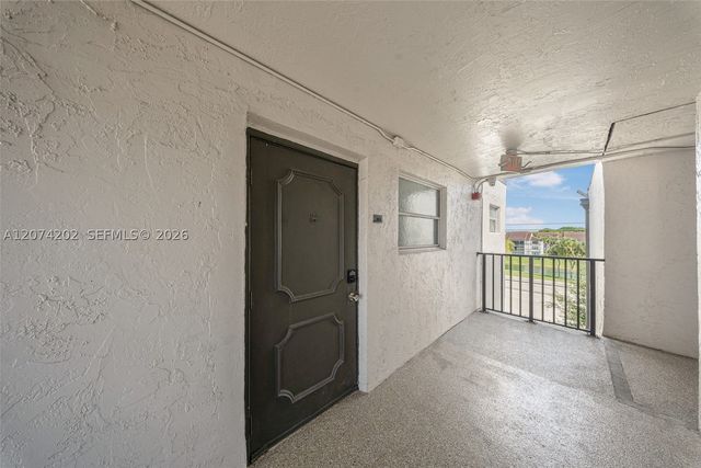 14155 SW 87th St 404-E, Miami, FL 33183