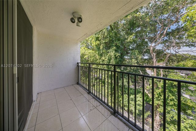 14155 SW 87th St 404-E, Miami, FL 33183
