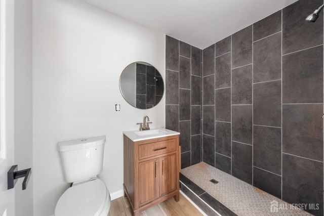 36 Charles Terrace, Piscataway, NJ 08854
