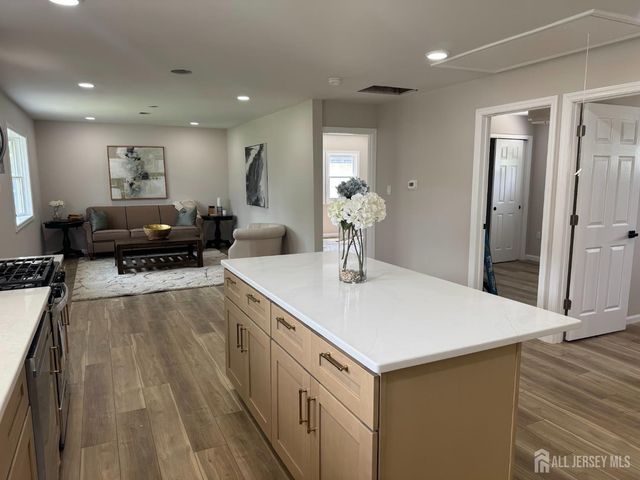 36 Charles Terrace, Piscataway, NJ 08854