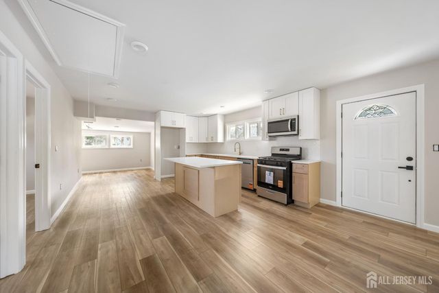 36 Charles Terrace, Piscataway, NJ 08854