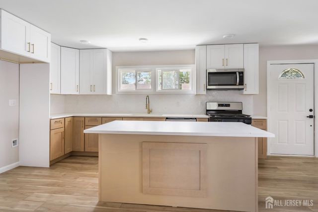 36 Charles Terrace, Piscataway, NJ 08854