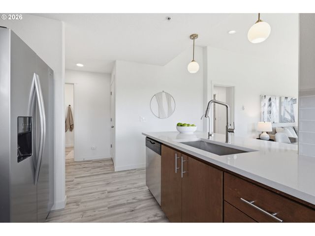 10734 Ne HOLLY St 307, Hillsboro, OR 97006