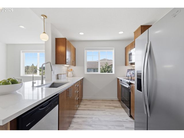 10734 Ne HOLLY St 307, Hillsboro, OR 97006