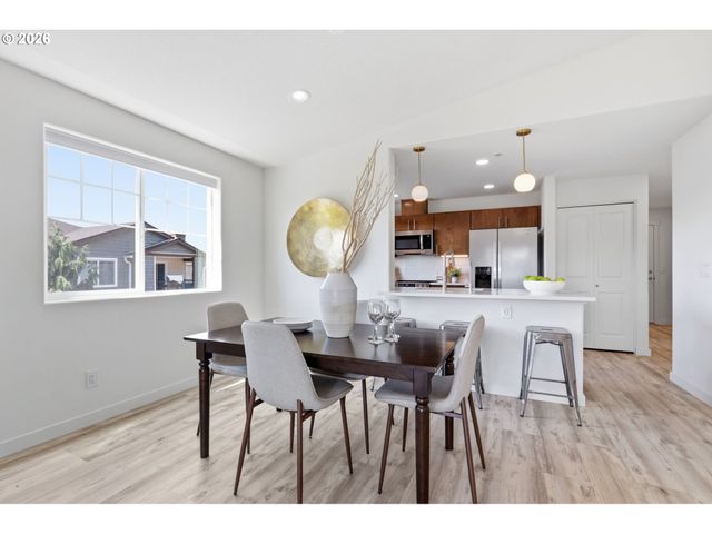 10734 Ne HOLLY St 307, Hillsboro, OR 97006