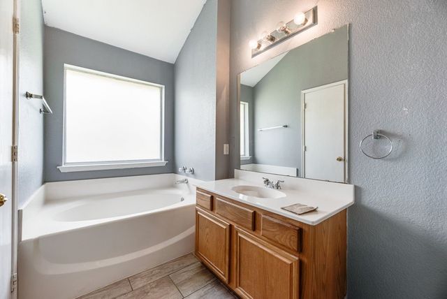 1415 S Medora Street, Terrell, TX 75160