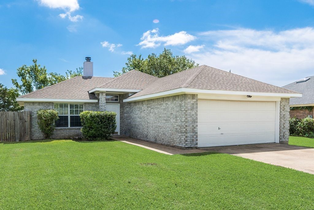 1415 S Medora Street, Terrell, TX 75160