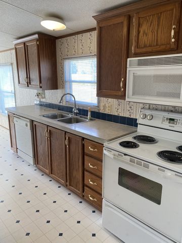 1141 Bakerton Rd, Red Boiling Springs, TN 37150