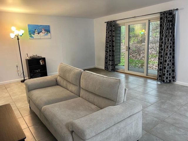 59 Hawthorne Circle, South Burlington, VT 05403