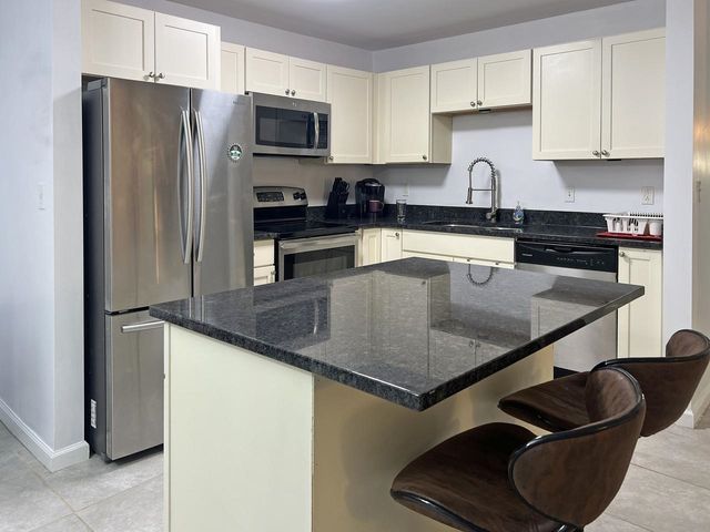 59 Hawthorne Circle, South Burlington, VT 05403