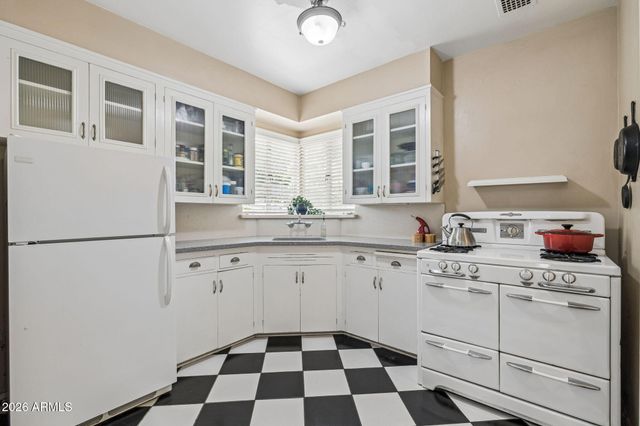 931 W MACKENZIE Drive, Phoenix, AZ 85013