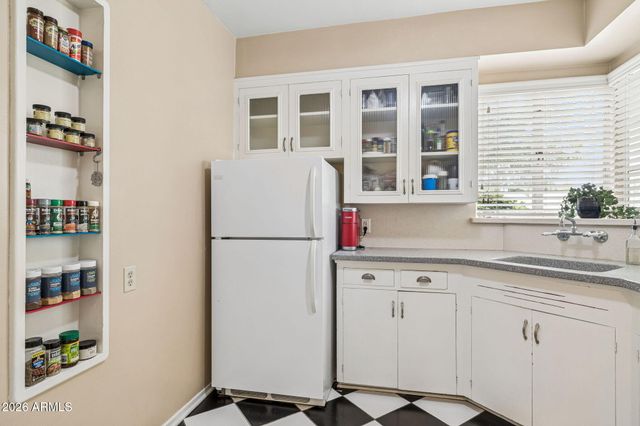 931 W MACKENZIE Drive, Phoenix, AZ 85013