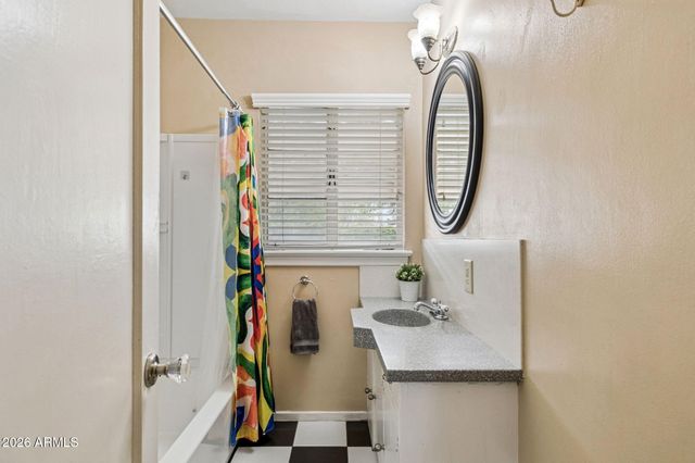 931 W MACKENZIE Drive, Phoenix, AZ 85013