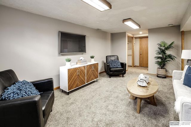 3835 N 88th Avenue, Omaha, NE 68134