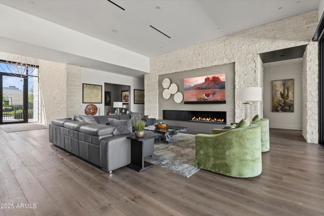 6838 E JOSHUA TREE Lane, Paradise Valley, AZ 85253