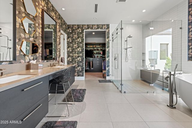 6838 E JOSHUA TREE Lane, Paradise Valley, AZ 85253