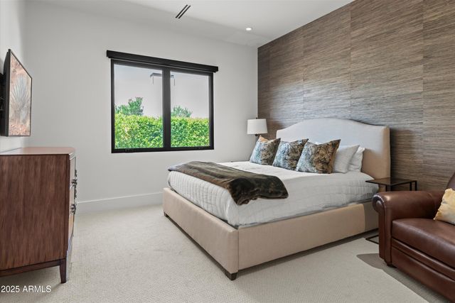 6838 E JOSHUA TREE Lane, Paradise Valley, AZ 85253