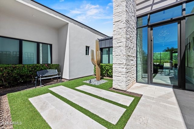 6838 E JOSHUA TREE Lane, Paradise Valley, AZ 85253