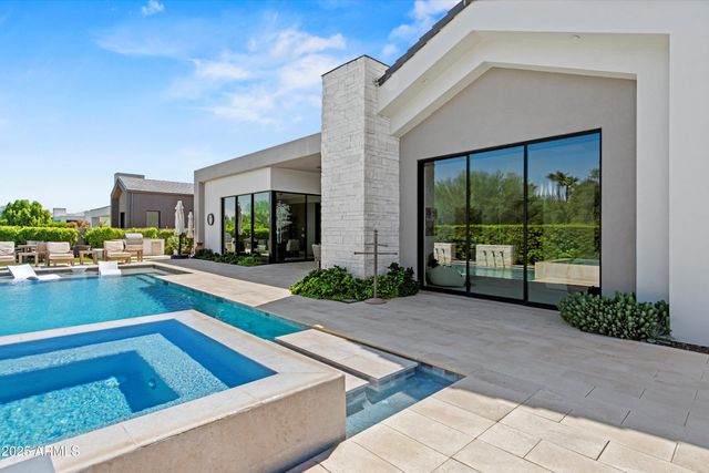 6838 E JOSHUA TREE Lane, Paradise Valley, AZ 85253