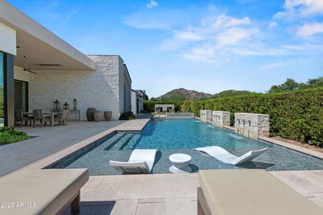 6838 E JOSHUA TREE Lane, Paradise Valley, AZ 85253