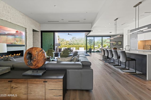 6838 E JOSHUA TREE Lane, Paradise Valley, AZ 85253