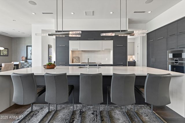 6838 E JOSHUA TREE Lane, Paradise Valley, AZ 85253