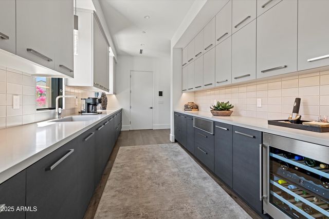 6838 E JOSHUA TREE Lane, Paradise Valley, AZ 85253