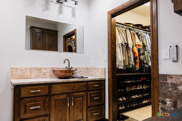 436 Jentry Road, Inez, TX 77968