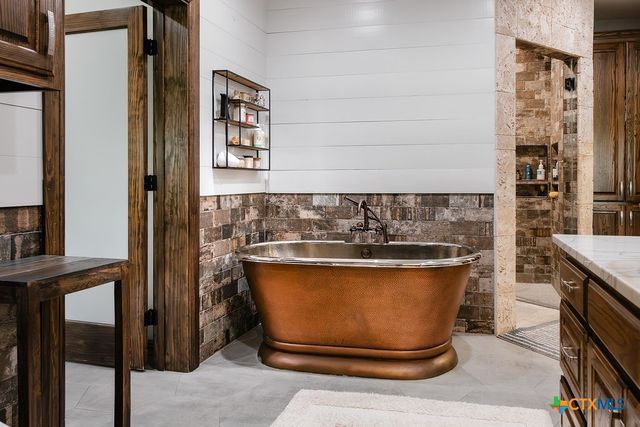 436 Jentry Road, Inez, TX 77968