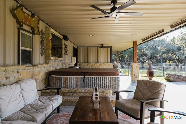 436 Jentry Road, Inez, TX 77968