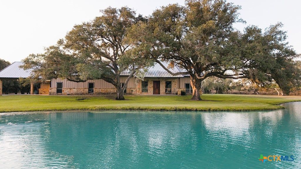 436 Jentry Road, Inez, TX 77968