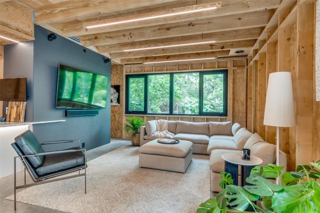 905 Blackland Court, Dallas, TX 75243