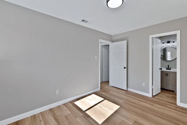 3205 Mccollum Street, Irving, TX 75061