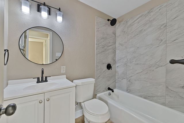 3205 Mccollum Street, Irving, TX 75061