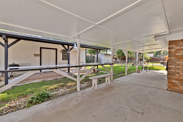 3205 Mccollum Street, Irving, TX 75061