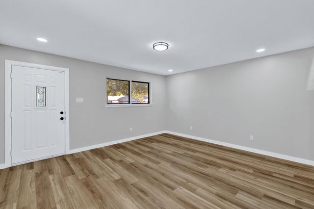 3205 Mccollum Street, Irving, TX 75061