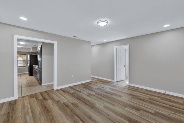 3205 Mccollum Street, Irving, TX 75061