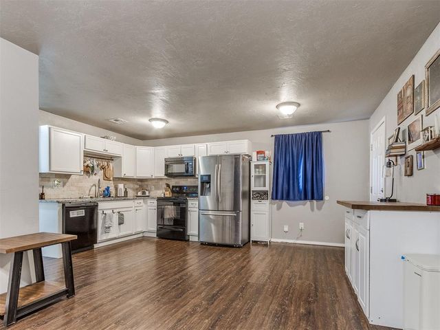 2413 Queensbury Road, Moore, OK 73160