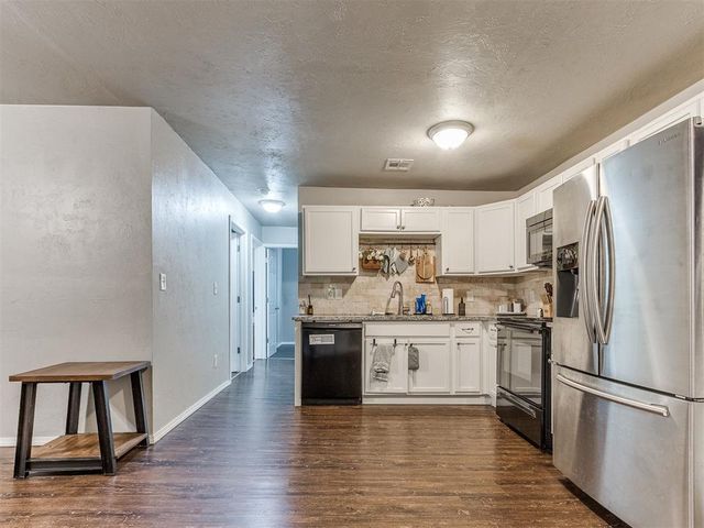 2413 Queensbury Road, Moore, OK 73160