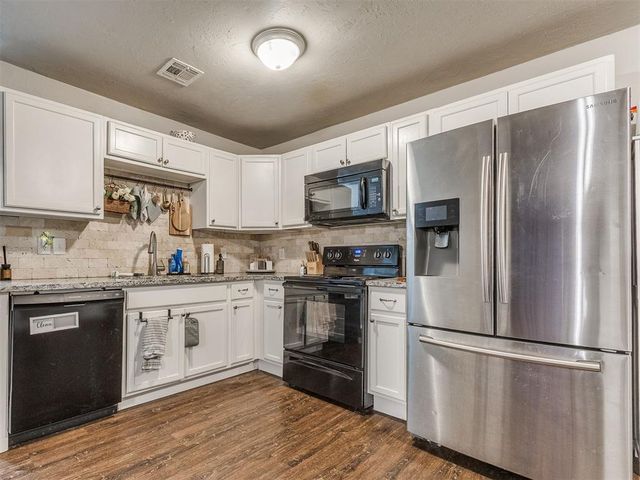 2413 Queensbury Road, Moore, OK 73160