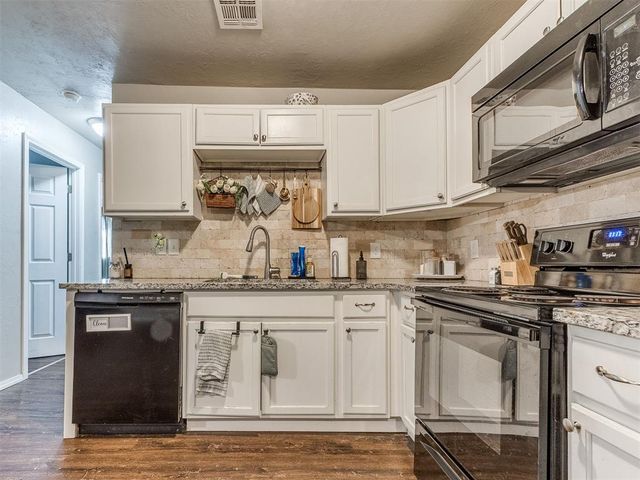 2413 Queensbury Road, Moore, OK 73160