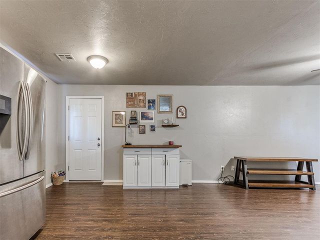 2413 Queensbury Road, Moore, OK 73160