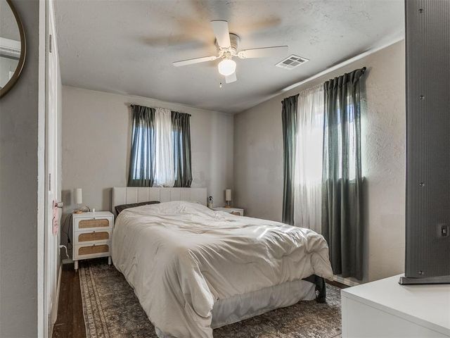 2413 Queensbury Road, Moore, OK 73160