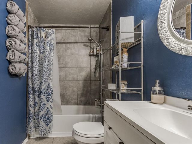 2413 Queensbury Road, Moore, OK 73160